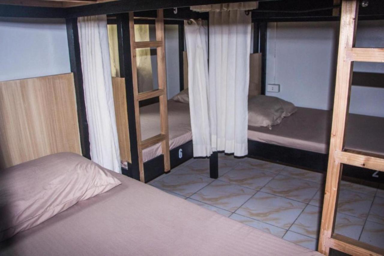 Bunks Hostel (Adults Only) Cebu Exterior photo
